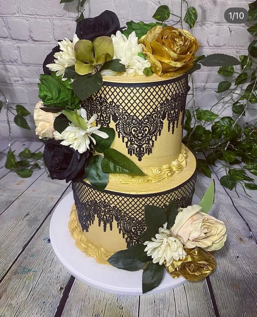 Floral cake variation by Trista's Treats