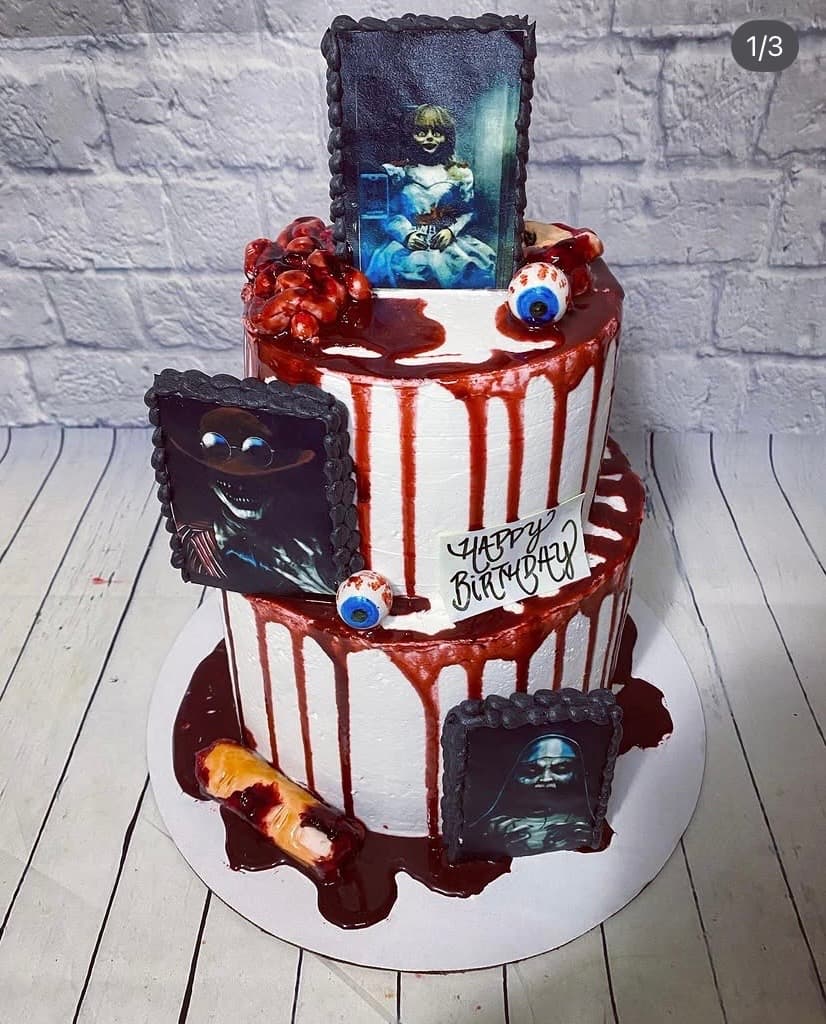 Horror themed cake by Trista's Treats